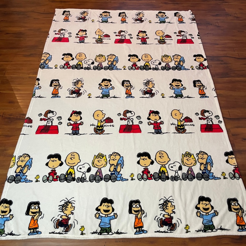 Berkshire Peanuts Gang Plush Throw Blanket White Fleece Snoopy Charlie Brown